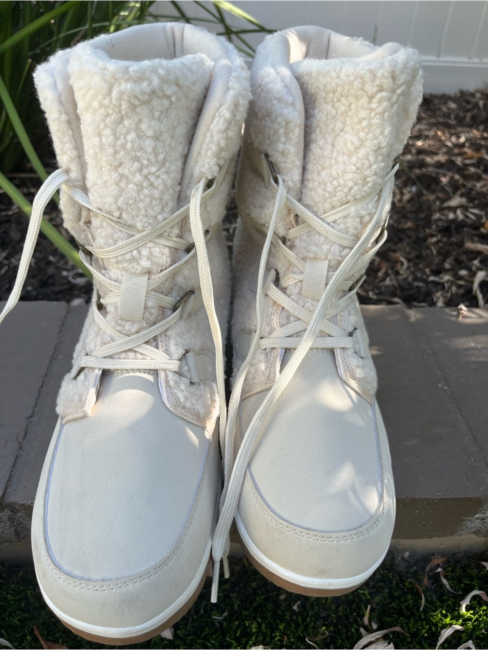 Universal Thread Cream Sherpa-Lined Lace-Up Winter Boots